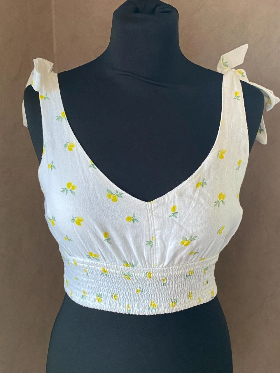 Crop top HOLLISTER wit met citroendruk maat 36 Smocks & bretels om vast te binden – Esprit – photo 2